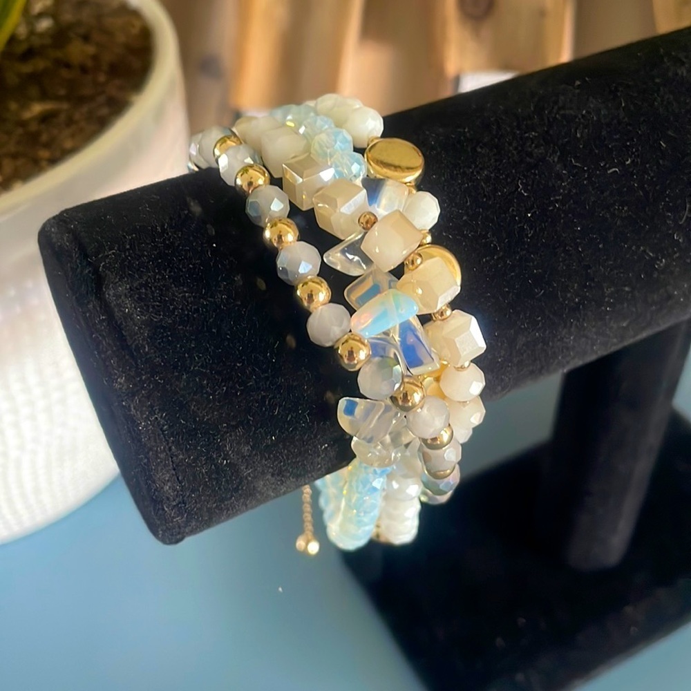 Gold, White, Gray Beaded bracelet (adjustable size)